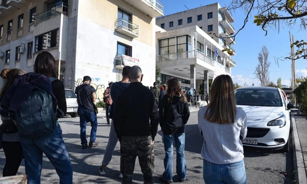 ΑΠΘ: Ατελείωτες ουρές των φοιτητών στη λέσχη για ένα πιάτο φαγητό